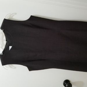 Sleeveless office attire